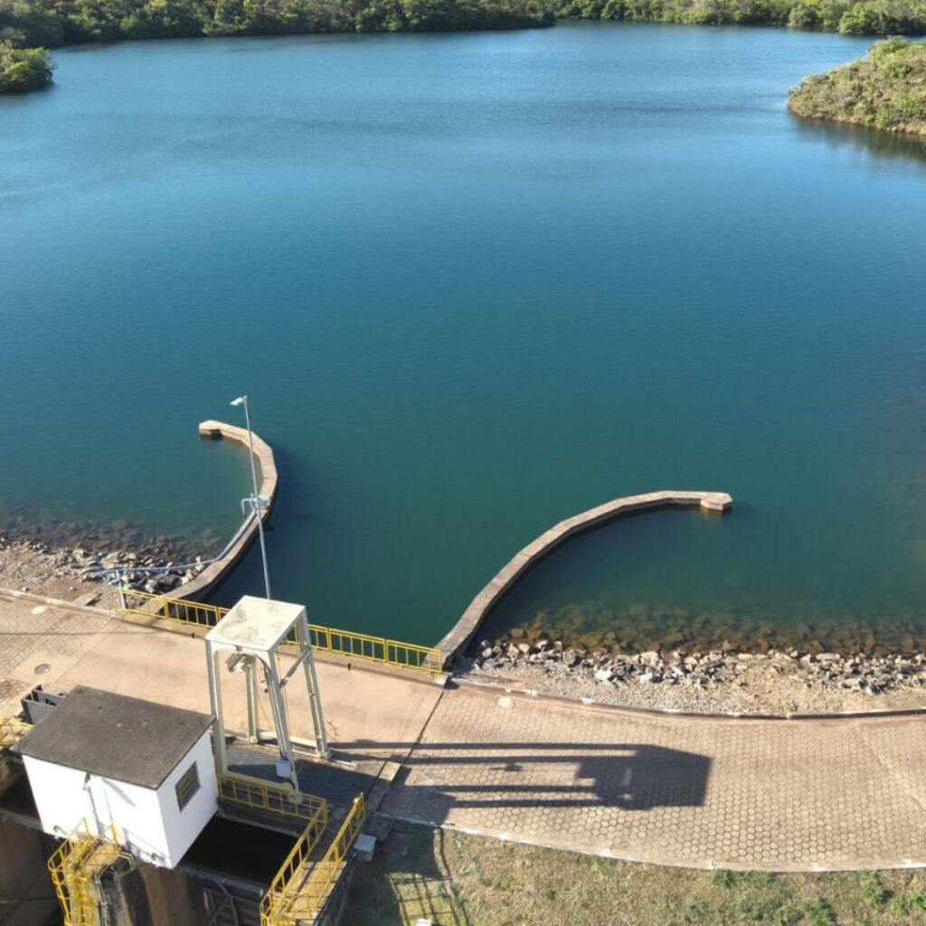 UHE São Domingos

 Execução de Edifício, reforma e adequações na casa de força, rebaixamento 
e reforço estrutural da barragem.