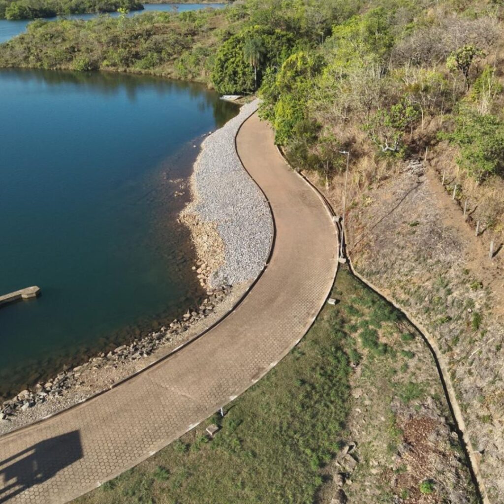 UHE São Domingos

 Execução de Edifício, reforma e adequações na casa de força, rebaixamento 
e reforço estrutural da barragem.